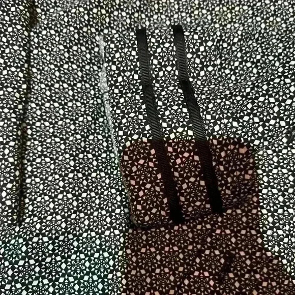 Robert Graham medium black white Pattern Long Sleeve Classic Fit button down - Picture 4 of 5